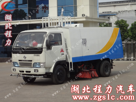 湖北程力掃路車保障學校環(huán)境衛(wèi)生