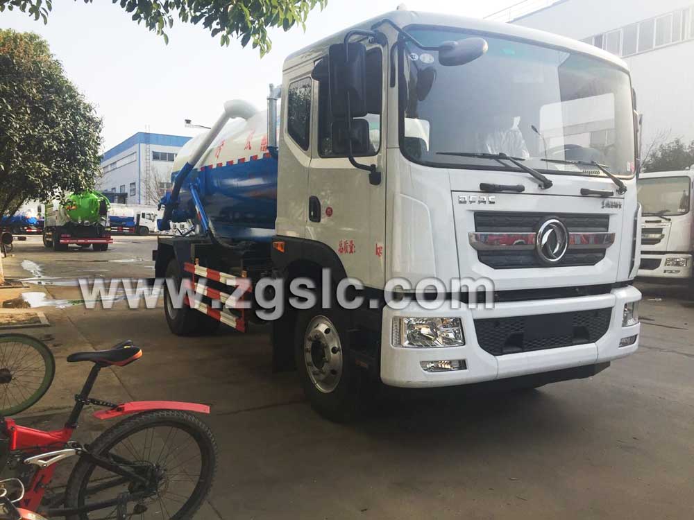 湖北程力东风大多利卡D9吸污车(国五